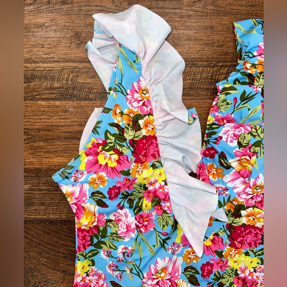 🌟 FINAL PRICE 🌟 Floral Ruffle One-Piece - Picture 2 of 5